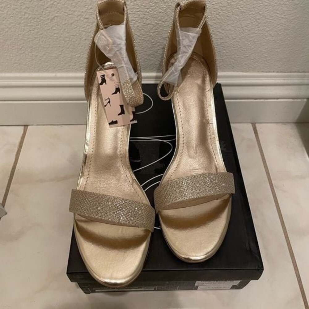Women’s Gold Sparkly Wedges Size 9.5 - Picture 7 of 7